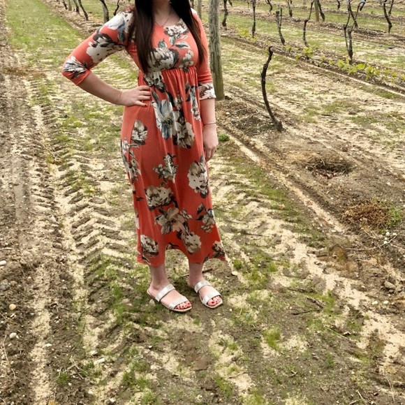 NWT! Boutique Peachy Floral Maxi Dress. - Picture 4 of 5